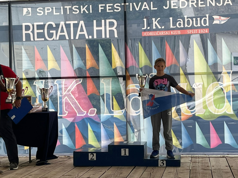 Šibenski jedriličari Mila Perkov i Jakov Blinja briljirali na Maloj Mrdulji u Splitu