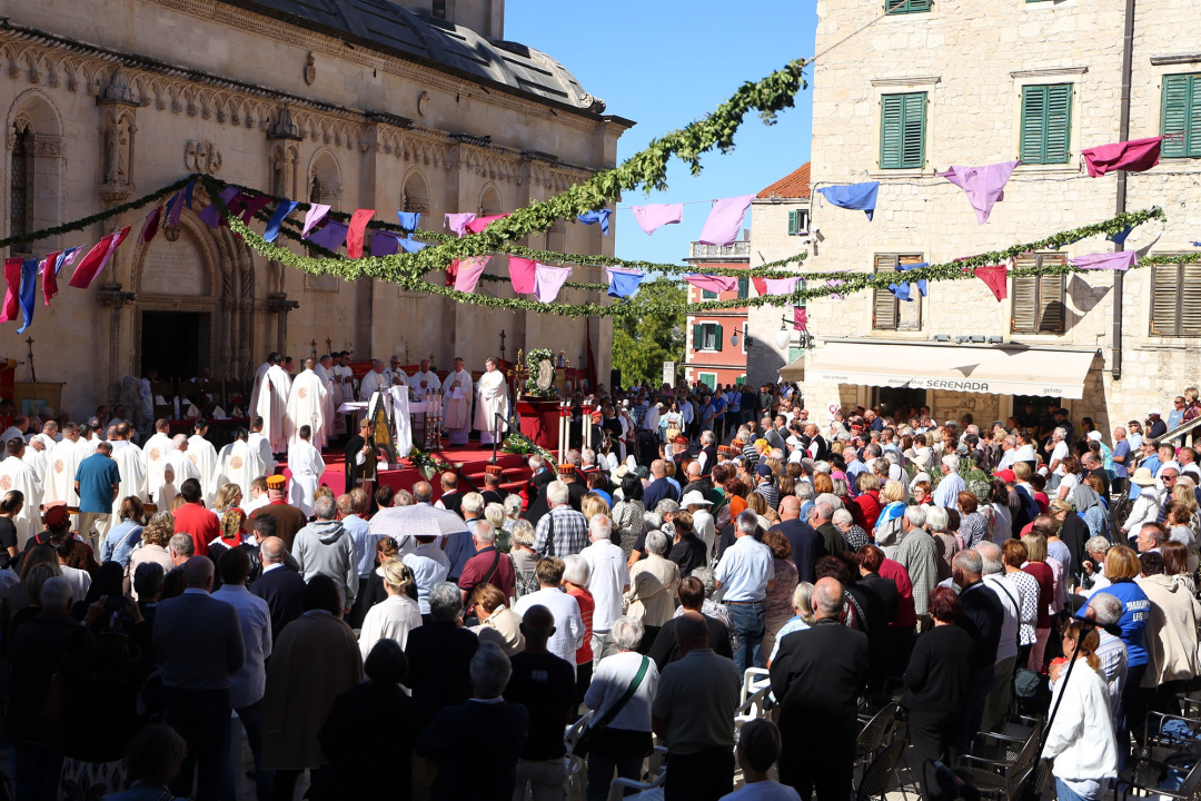 Misno slavlje kod Katedrale predvodio dubrovački biskup Roko Glasnović