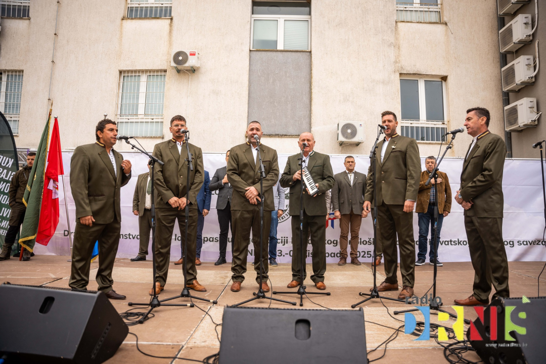 U Drnišu otvoreno Državno prvenstvo u radu lovnih pasa