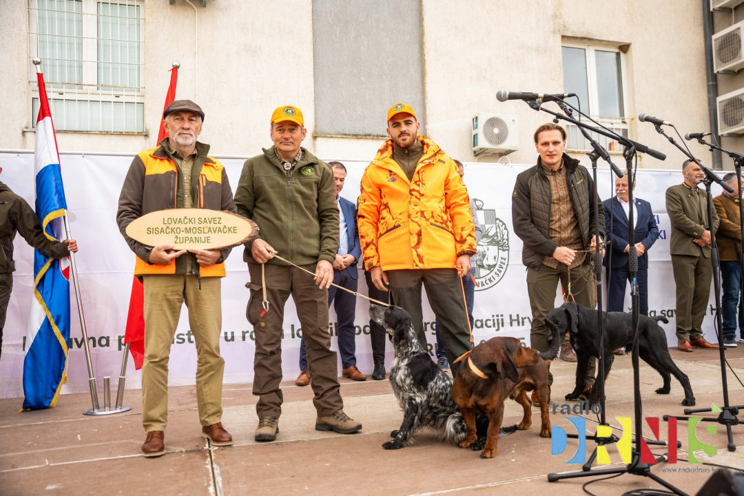 U Drnišu otvoreno Državno prvenstvo u radu lovnih pasa