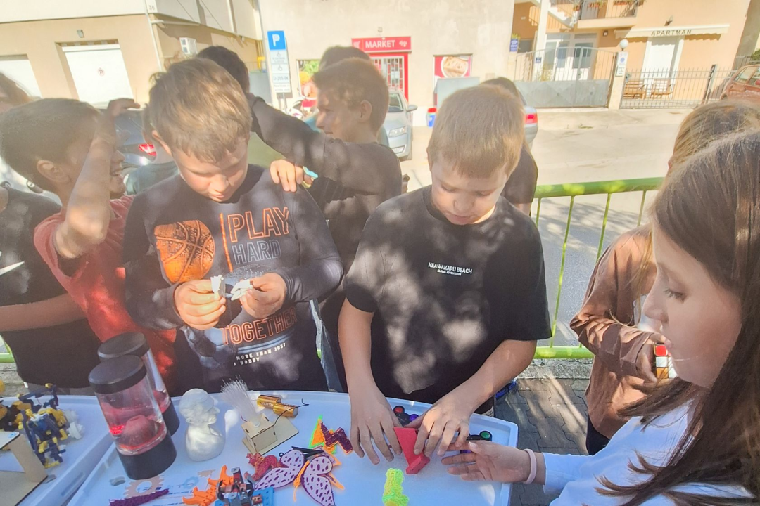 Šibenski osnovnoškolci otkrili čaroliju znanosti uz Teslinu STEM akademiju