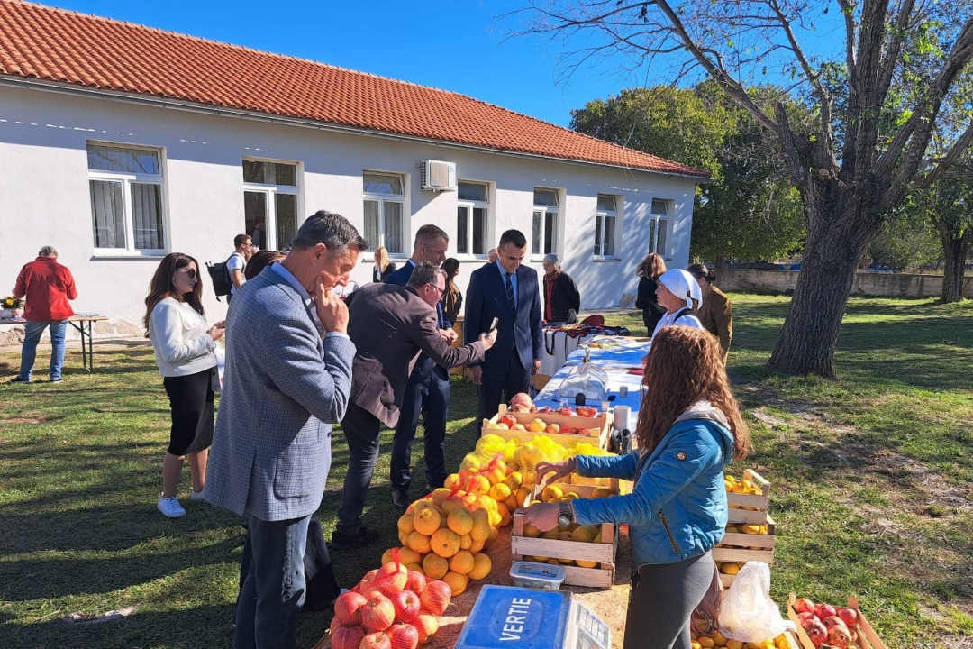 Pakovo selo dobit će 'Kuću drniškog pršuta': Županija i Grad Drniš potpisali ugovor o suradnji