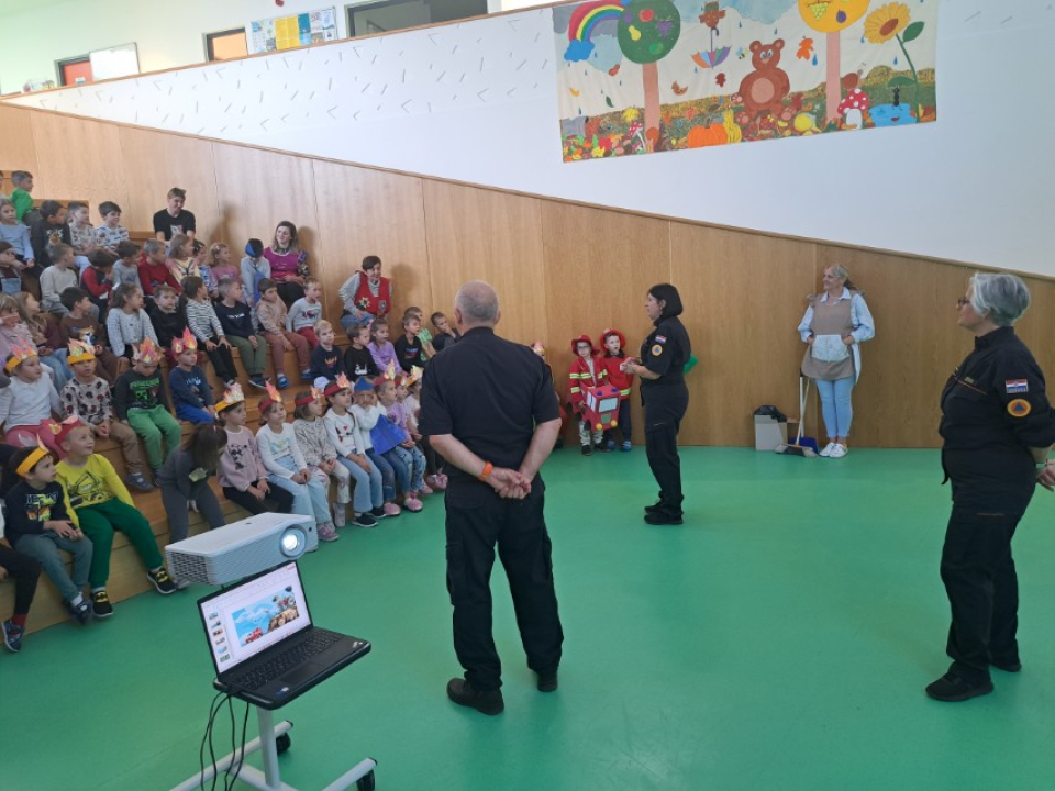 Štitko i Štitka mališane iz Vodica učili o samozaštiti