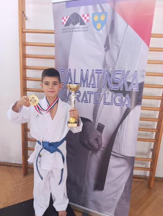 FOTO Karateke Šibenika 1066 u Kaštelima potvrdile odličnu formu uoči državnog prvenstva