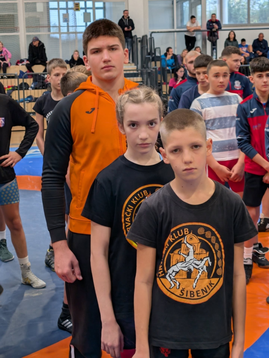 FOTO Hrvačima Šibenika dvije medalje s Prvenstva Hrvatske te tri s tuzlanskog turnira