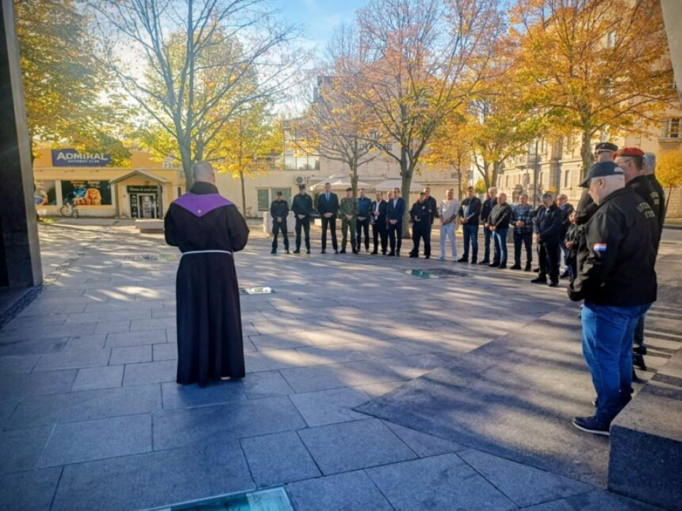 Povodom blagdana Svih svetih u Kninu položen vijenac 