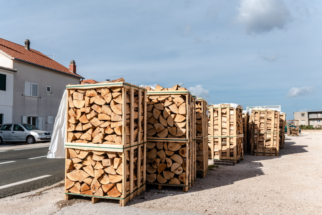 FOTO Opskrbite se za zimu jer su iz Vrcić drva snizili cijene ogrjevnog drva!