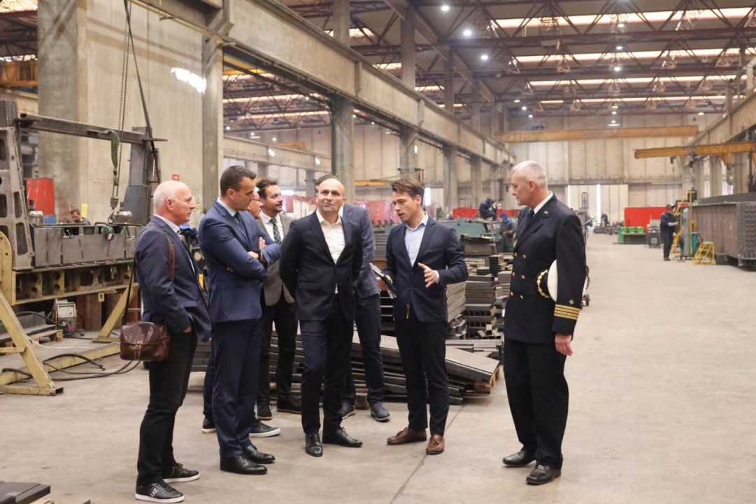 Ministar Anušić posjetio pogon ZM-Vikoma na Podima