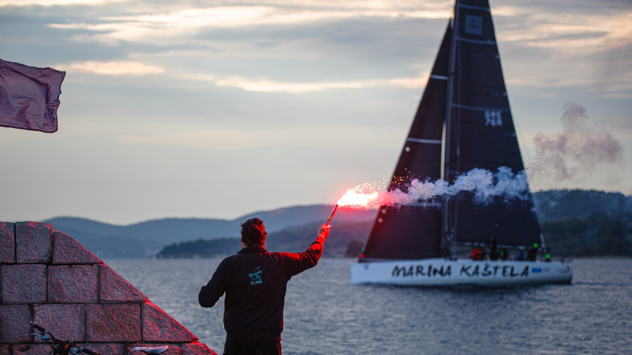 Jedriličarski spektakl u Vodicama: Zlatni olimpijac Fantela i Scorpio pokorili 22. Jabuku