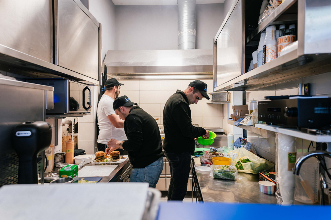 FOTO ŠIZZ je novi gastro 'hotspot' koji će osvojiti sve ljubitelje vrhunskih smash burgera!