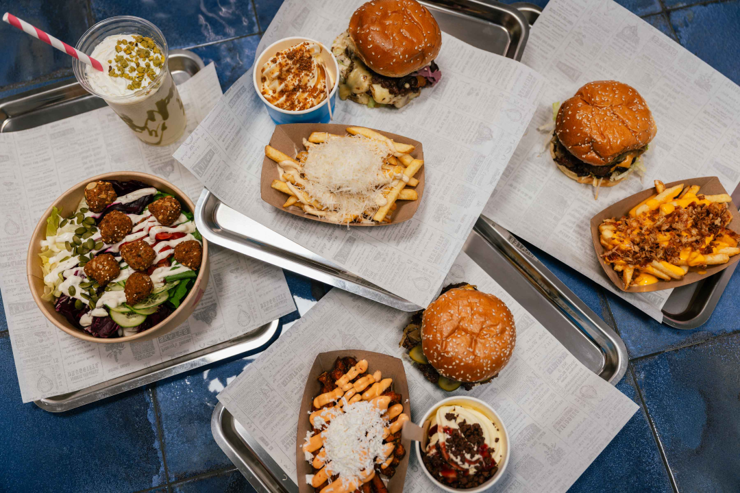 FOTO ŠIZZ je novi gastro 'hotspot' koji će osvojiti sve ljubitelje vrhunskih smash burgera!