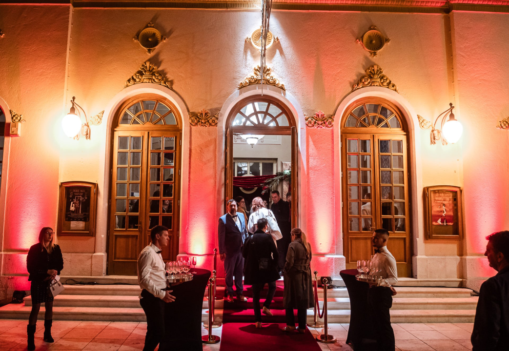 Svečana premijera predstave 'Uza skale, niza skale'