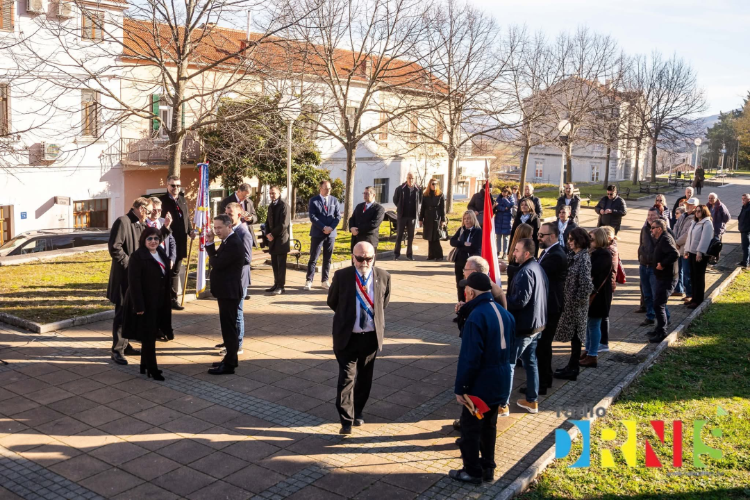 Drniš obilježio 1100 godina Hrvatskoga Kraljevstva postavljanjem spomen ploče