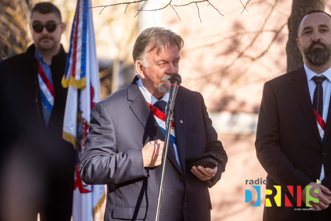 Drniš obilježio 1100 godina Hrvatskoga Kraljevstva postavljanjem spomen ploče