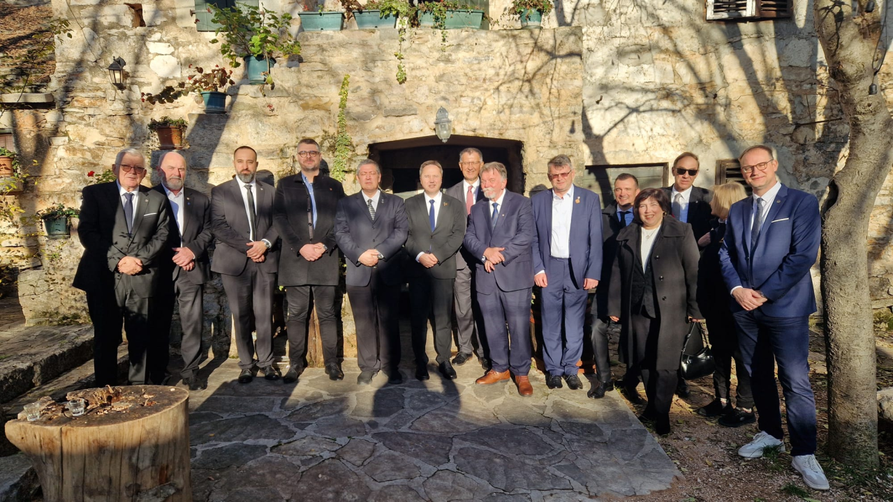 Drniš obilježio 1100 godina Hrvatskoga Kraljevstva postavljanjem spomen ploče