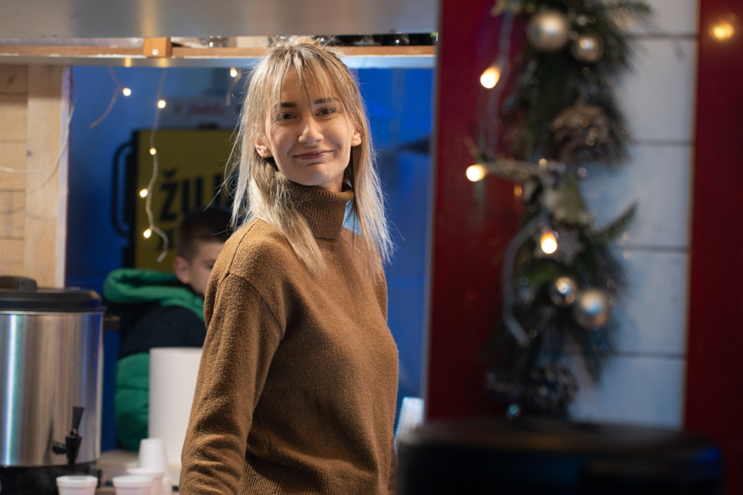 Otvoren Kraljevski advent u Kninu: Peki oduševio publiku, najmlađi uživali na klizalištu