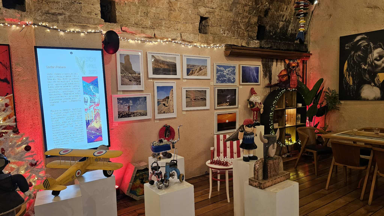 Otvoren Božićni tinel