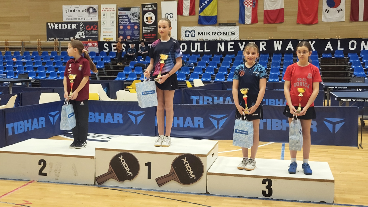 FOTO Stolnotenisačice Šibenika uspješne na kraju godine: tri medalje u Dubrovniku, četiri u Zagrebu