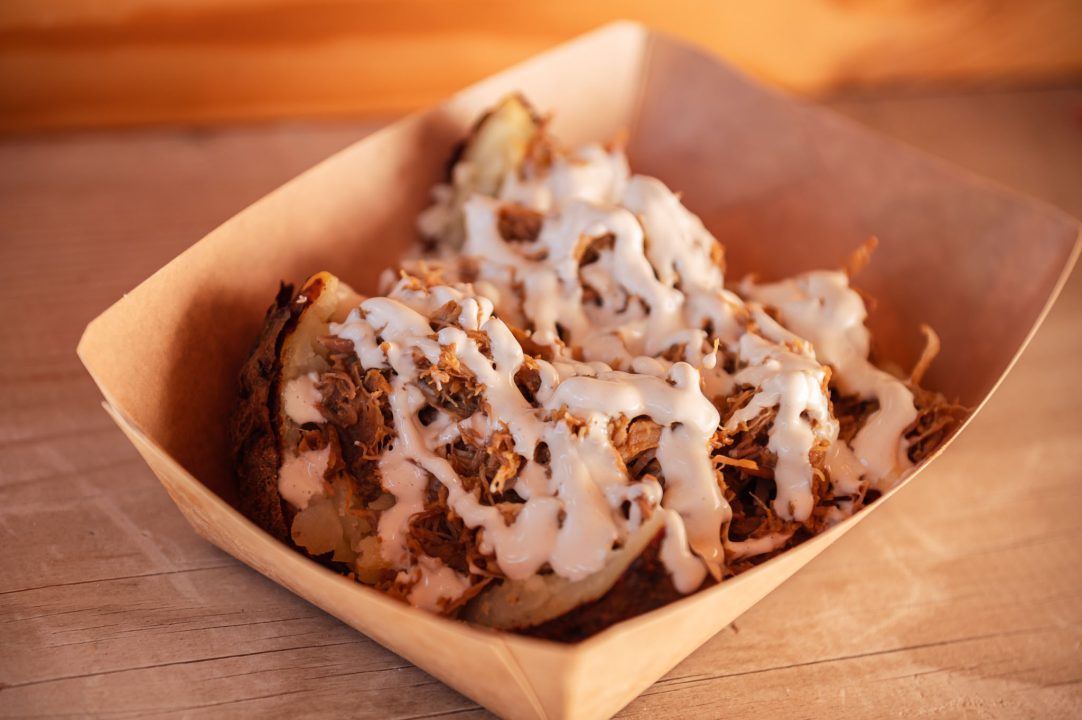 FOTO Novi šibenski street food: Broot Al’ No.1 donosi gotova jela, slasne sendviče i svjetski hit – spud bud krumpir! 