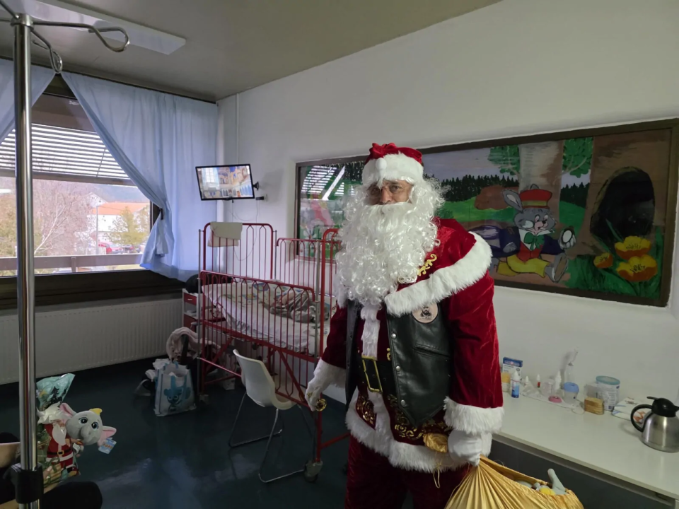 Članovi Moto kluba Tenen darivali djecu na pedijatriji OBHP Knin