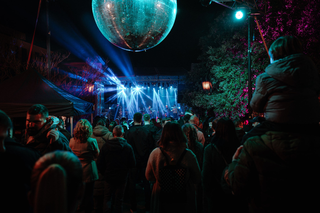 Neno Belan svojim hitovima na Adventuri raspjevao Šibenčanke i Šibenčane 