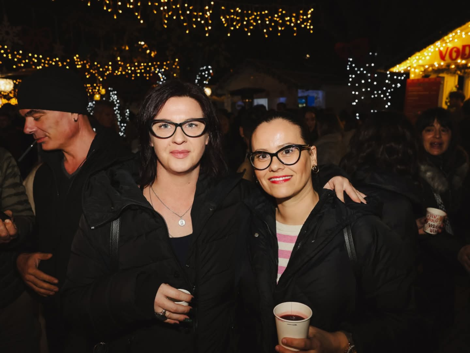 Advent u Vodicama sinoć uz pjesmu i dobru energiju Fenixa: Večeras stiže Vojko V