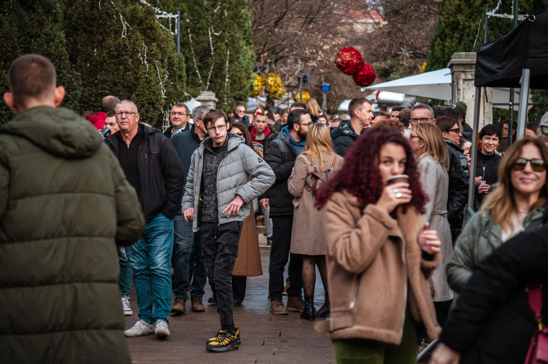Badnjak u Šibeniku i ove godine uz savršeni soundtrack: Fenixi zapalili park