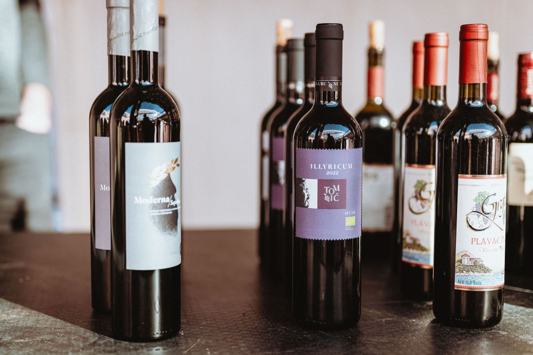 Vina, okusi i tradicija: Manifestacija Vino Dalmacije okupila dalmatinske vinare u Šibeniku