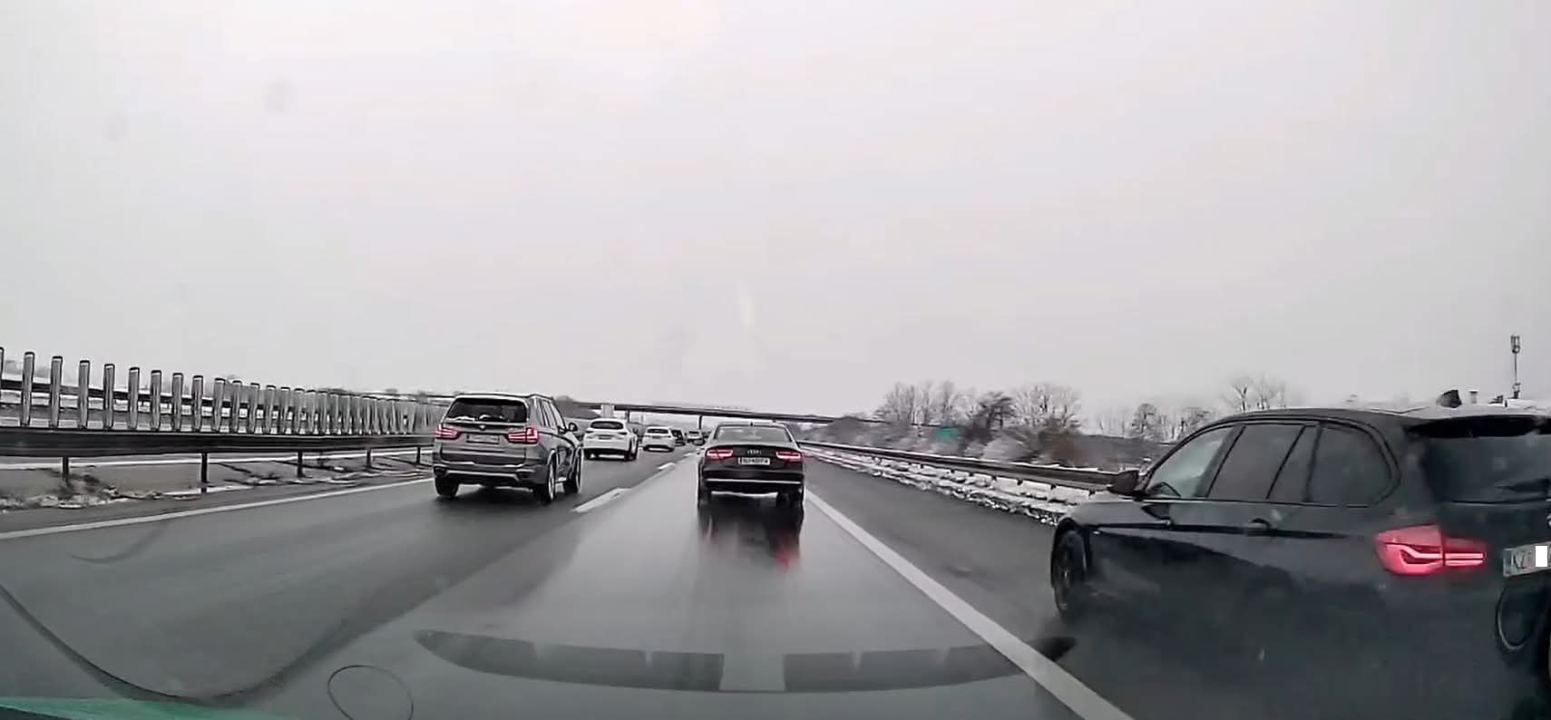 Prometni kolaps: Na A1 ljudi izlaze iz vozila usred snježne mećave, kolone i upozorenja