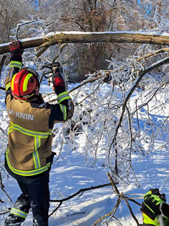 Vatrogasci saniraju posljedice nevremena