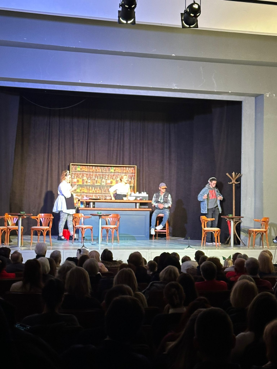 Murterski dramski amateri premijerno izveli kazališnu predstavu ‘Kod naših’