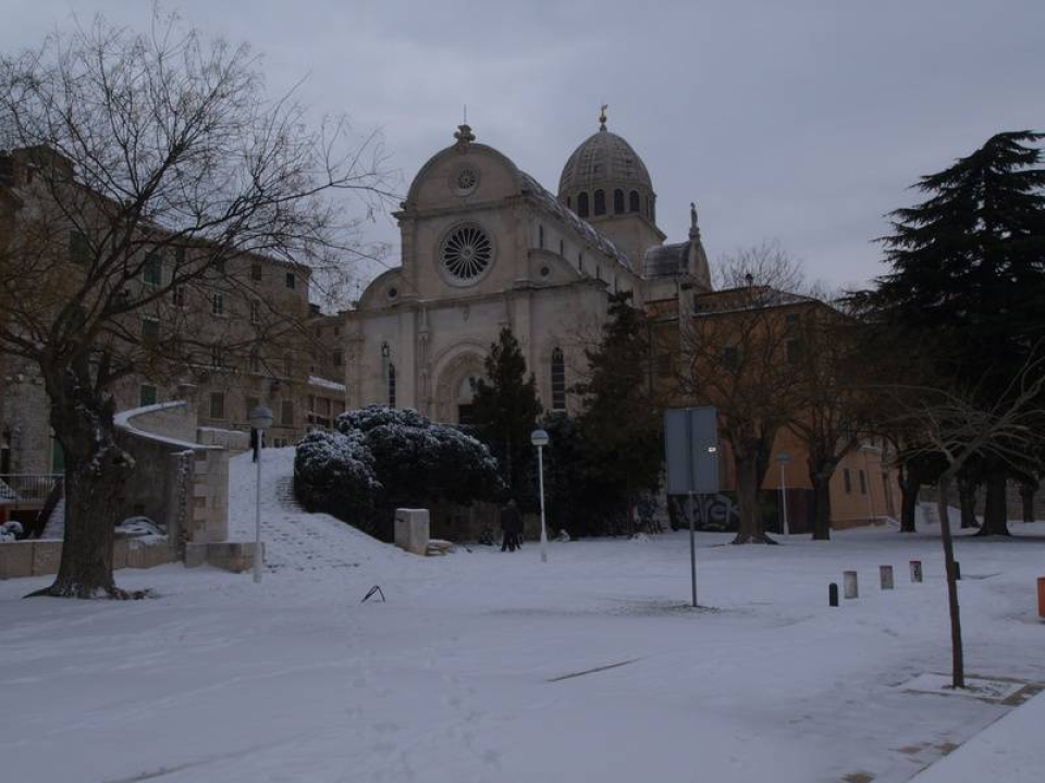 Prije 14 godina Šibenik je bio potpuno zatrpan snijegom