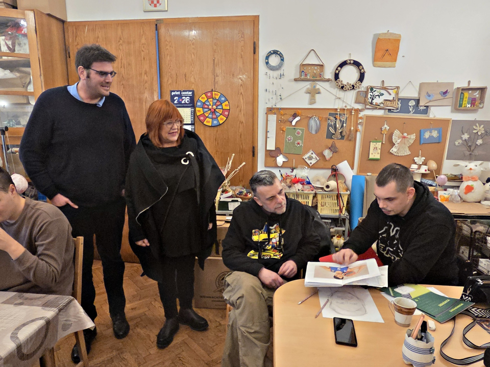 Slučajni susret doveo do lijepe suradnje: Sarajevski slikar posjetio šibenske 'Kamenčiće'