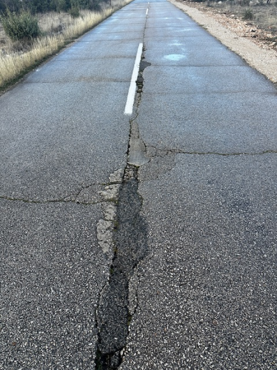 Mještani šibenskog zaleđa očajni zbog stanja ceste: 'Rupe se zakrpaju, obećanja ponove, a asfalt – i dalje čeka'