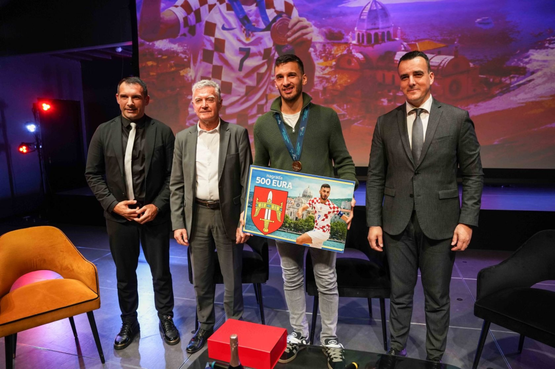 Brončani kapetan Franco Jelovčić dočekan u svom Šibeniku