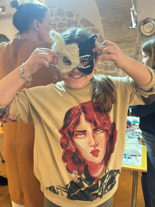 Radionica izrade maski filcanom vunom održana u Art Podrumu