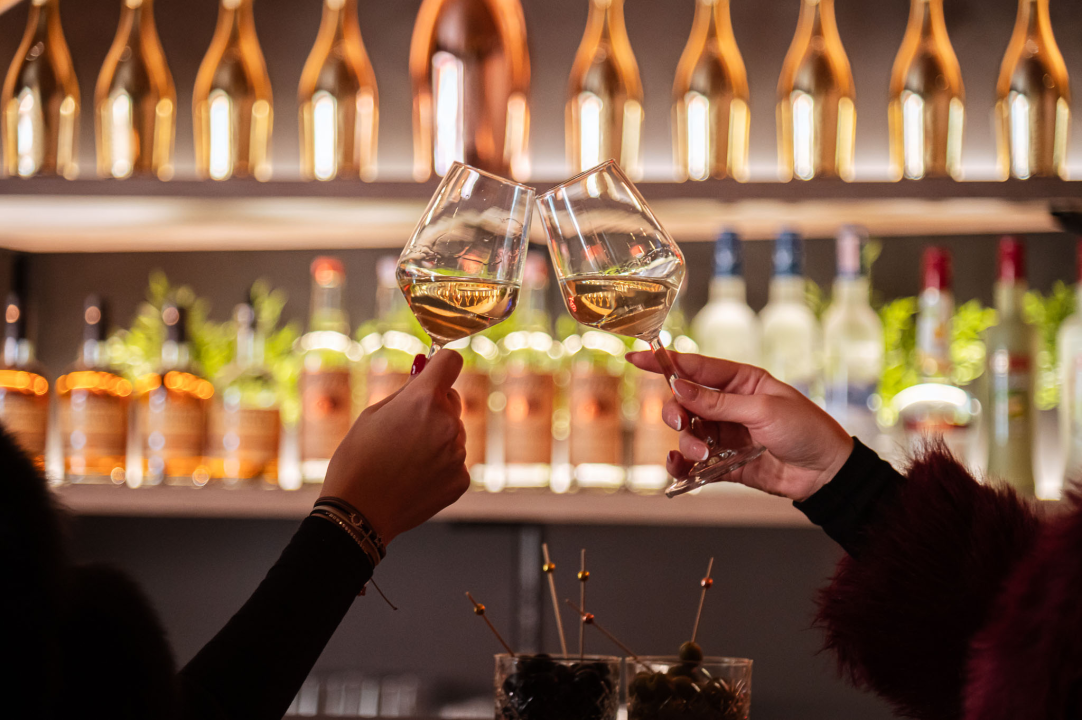 FOTO U Mozartu zaplešite uz Daleku obalu, a opustite se uz Paint & Wine!