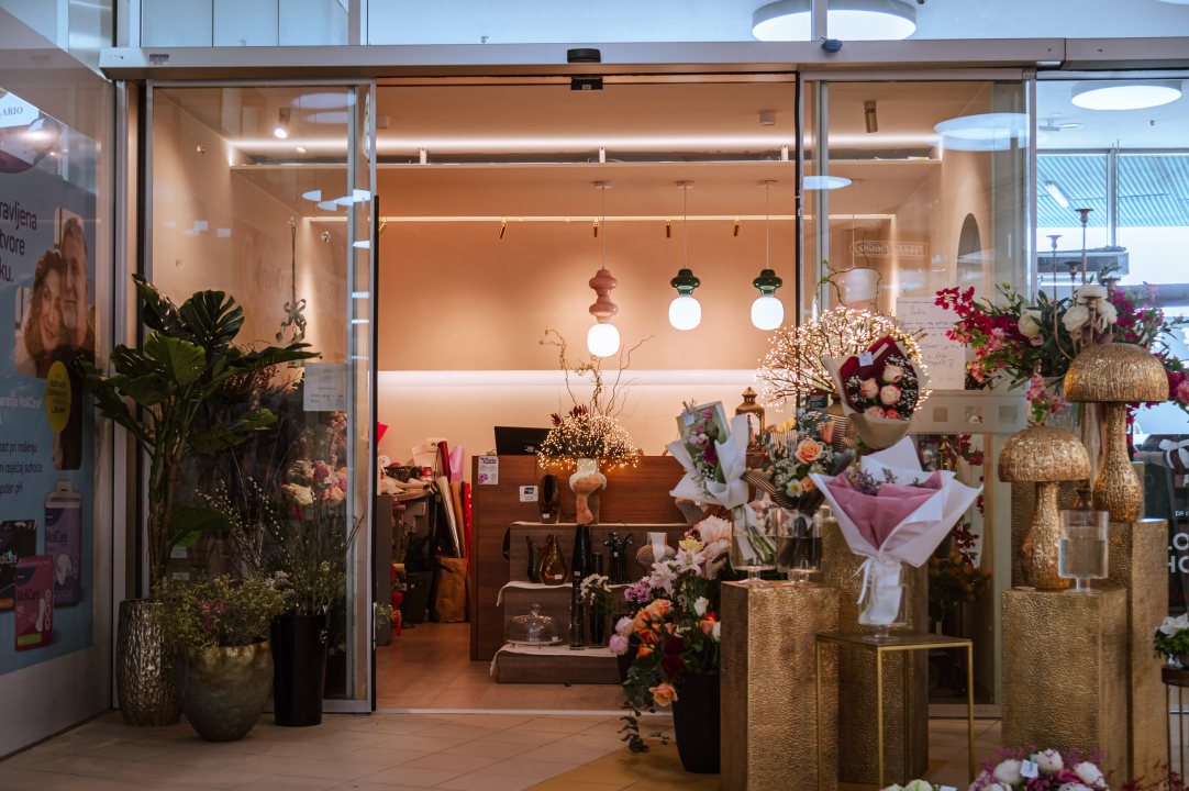 FOTO Šibenik dobio cvjetomat: Buketi iz cvjećarnice Viola dostupni 24 sata dnevno!