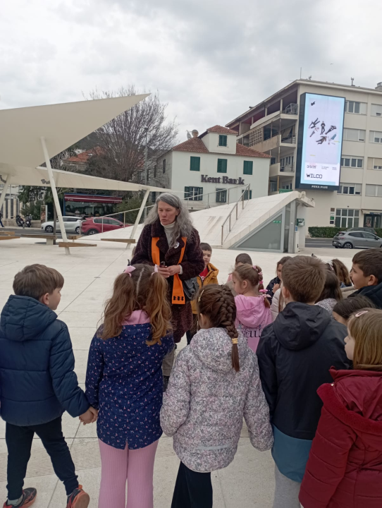 FOTO Mališani iz vrtića Pčelica u prigodnoj šetnji učili o poznatim Šibenčankama