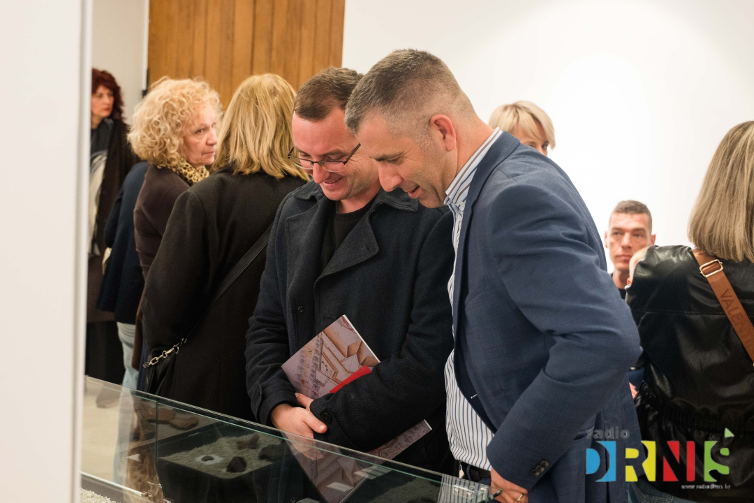 Arheološki nalazi iz drniškog kraja: Otvorena izložba Ive Ćevida 'Od Gradine do grada'