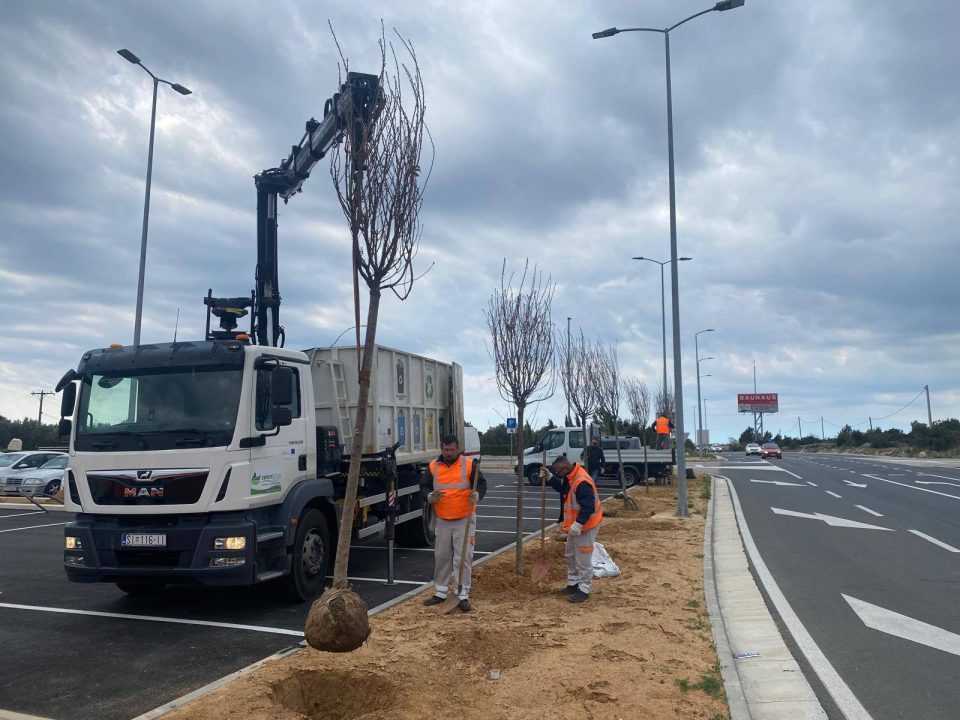 Uređenje zelene površine kod Šibenskog mosta