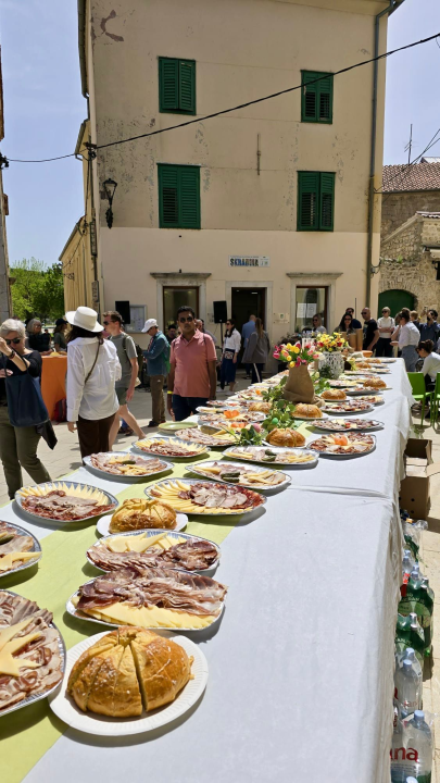 FOTO U ponedjeljak bacite đir do Skradina: Ne propustite bogati Uskrsni domjenak!