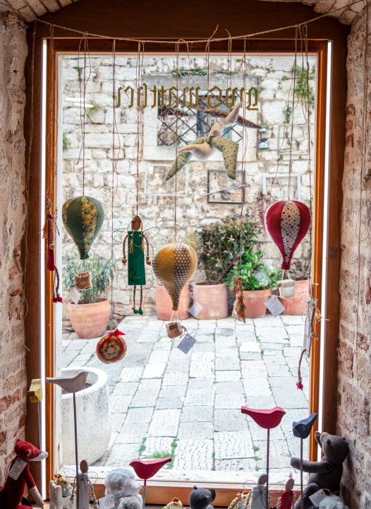 FOTO Proljeće u zraku, a novi komadi i popusti u Galeriji Juraj Dalmatinac!