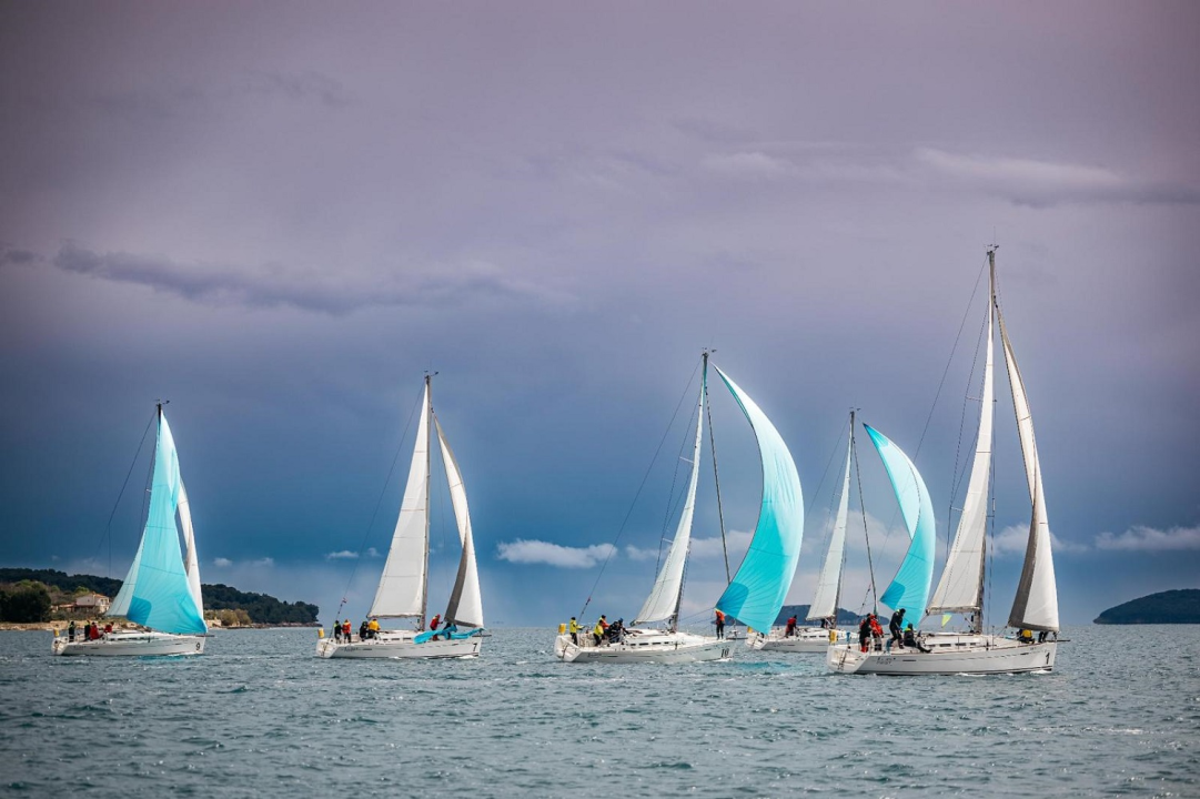 FOTO Slovenskom regatom otvorena sezona jedrenja u Vodicama