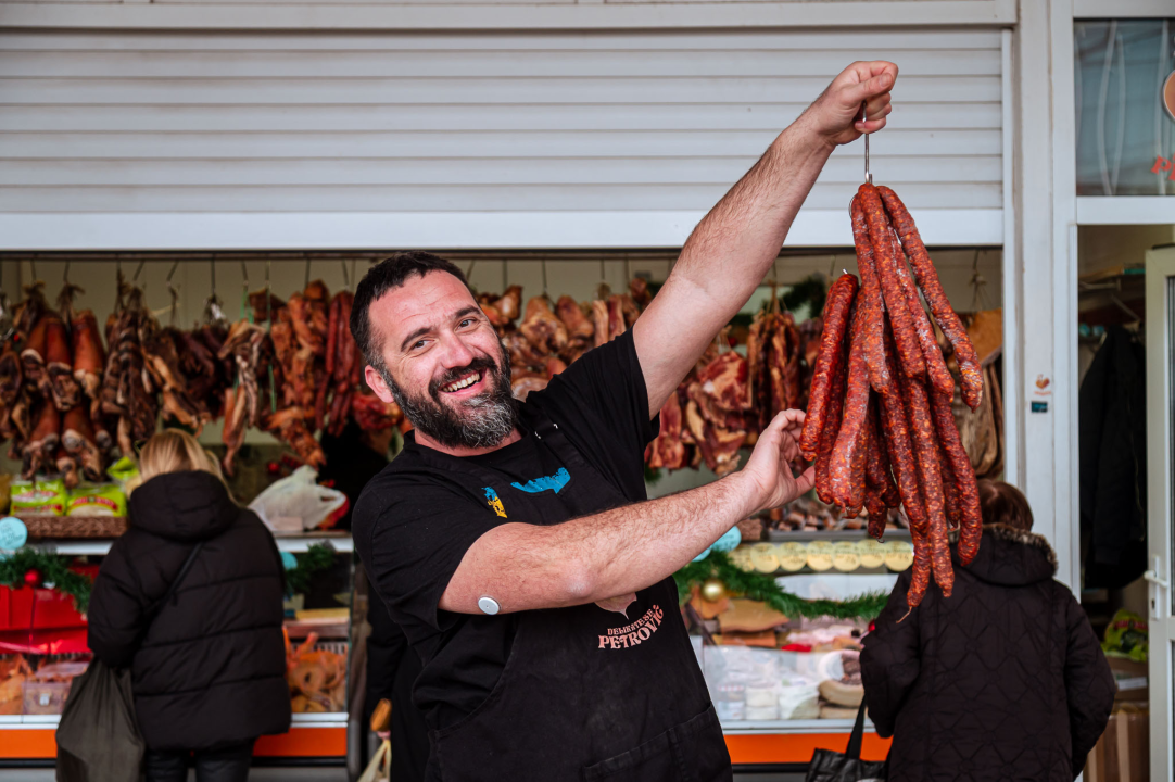 FOTO Jaja, pivci, šunka… Za ukusni blagdanski ručak opremite se u Petrović Delikatesama!