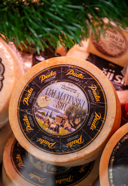 FOTO Jaja, pivci, šunka… Za ukusni blagdanski ručak opremite se u Petrović Delikatesama!