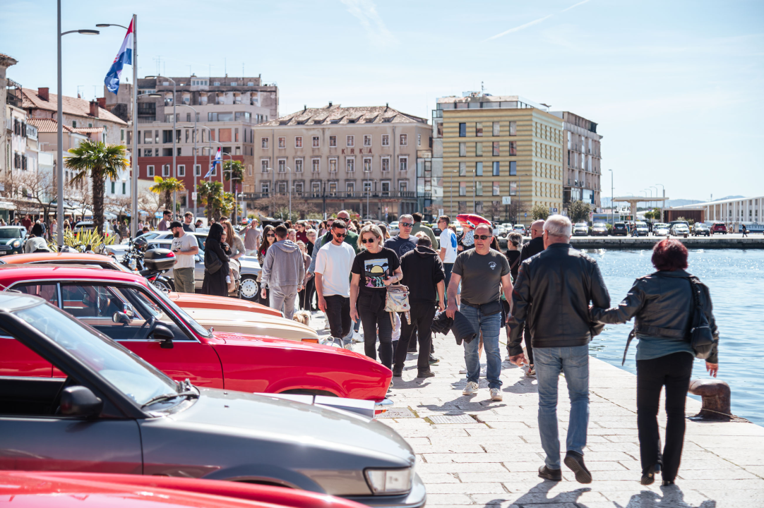 FOTO Obrtnici i ove godine pripremili uskrsni doručak u Šibeniku, glavna zvijezda bila je mega fritaja