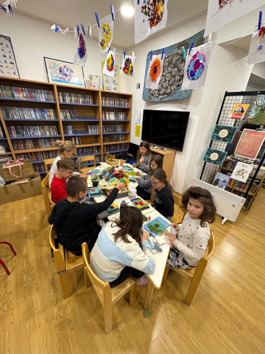 Mali kreativci u šibenskoj knjižnici od vune izrađivali 'Robertov morski ekosustav' 