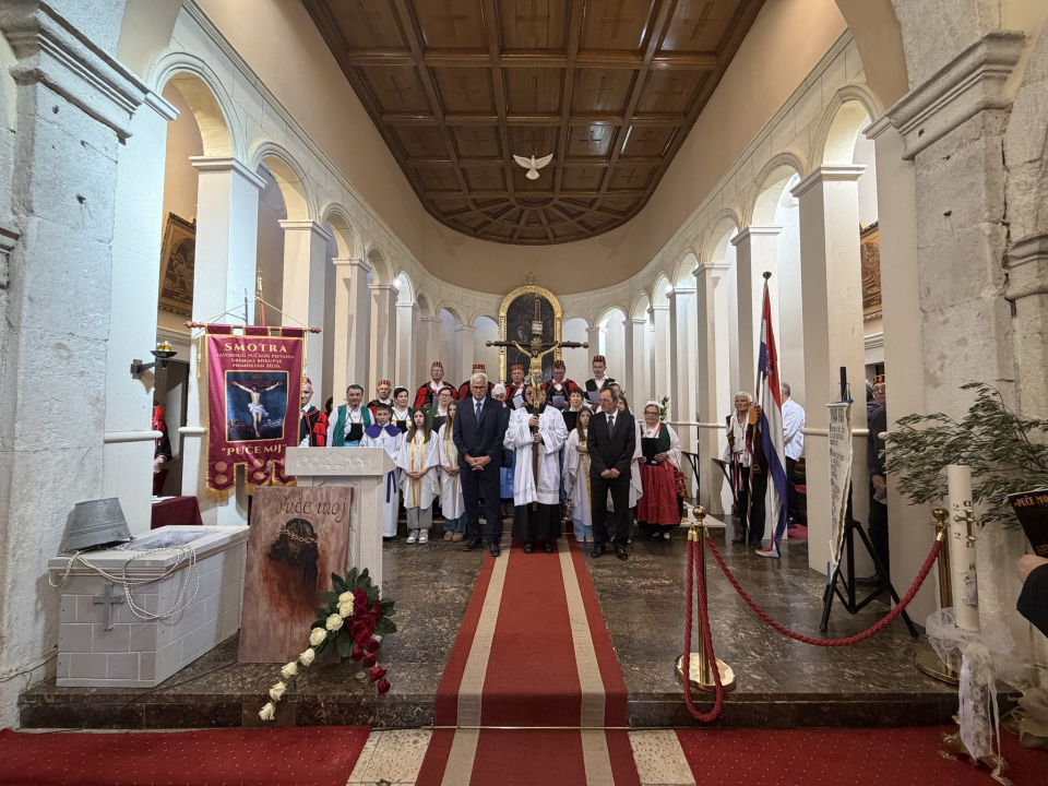 Smotra izvornog pučkog crkvenog pjevanja Šibenske biskupije održana u Primoštenu