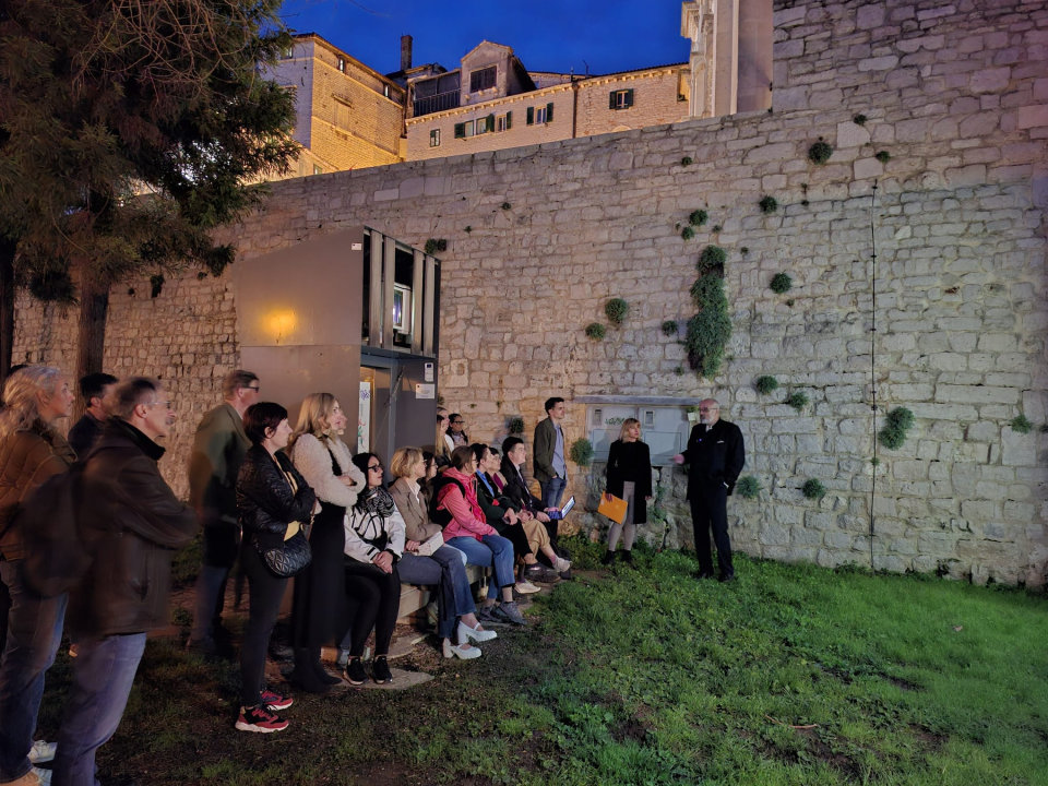 Kamen priča, a sinoć je 'progovorio' i kroz predavanje kustosa Jadrana Kale